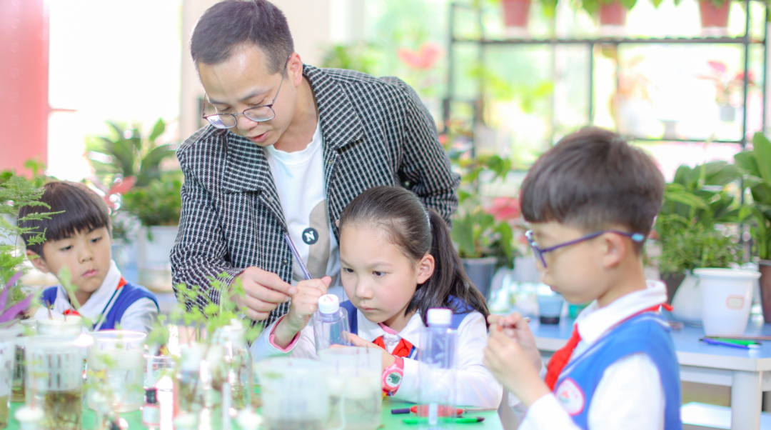 《中国教师报》报道：为什么是鳌江？这里的劳动教育让学生不只是流汗，更培养了创新精神！