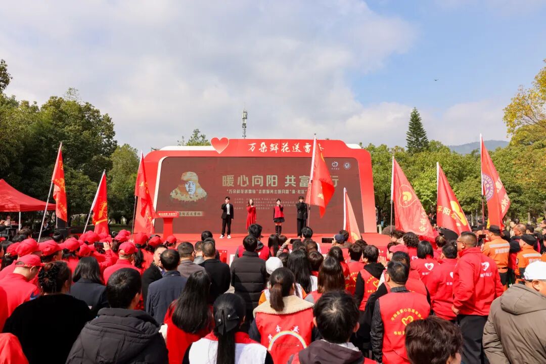 ů������ ����ͬ�� ƽ��������������ʻ����׷桱־Ը����������